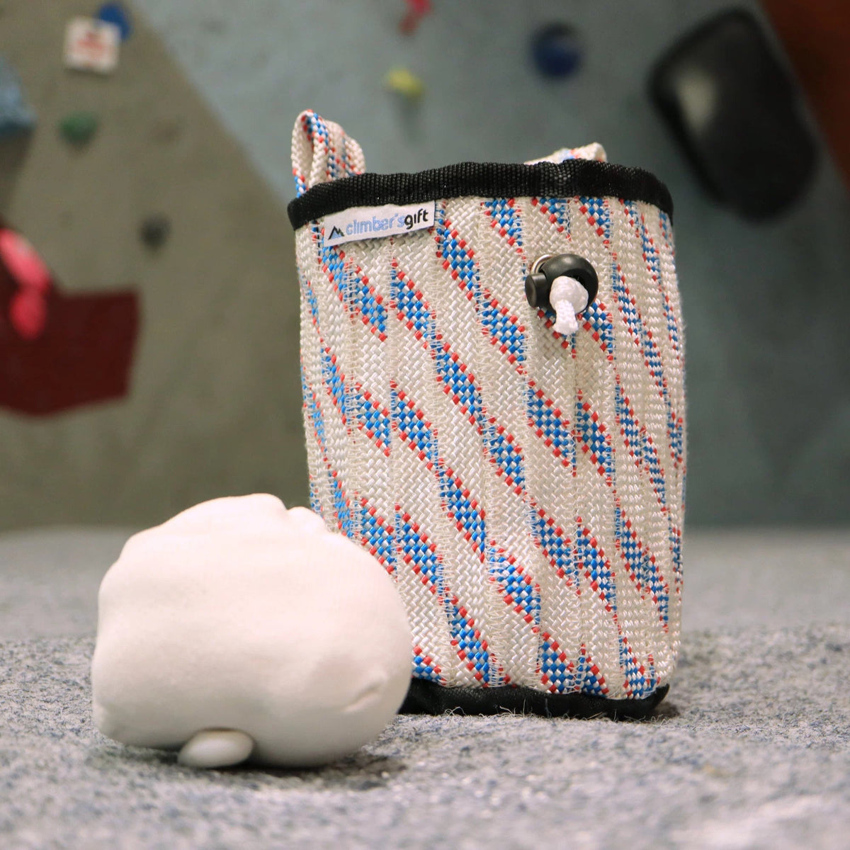 arctic-climbing-rope-chalk-bag-02.webp