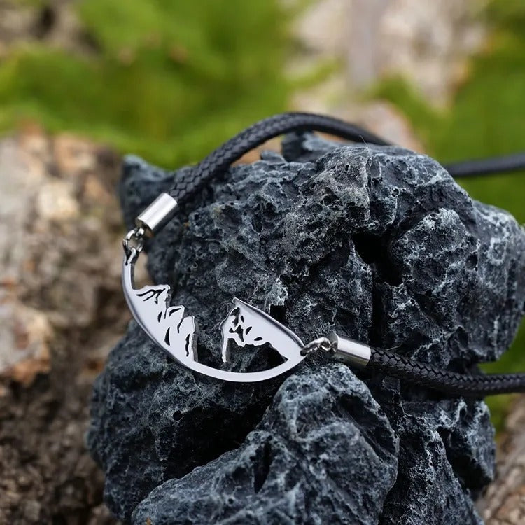lauren-spencer-long-mountain-climber-necklace-02.jpg
